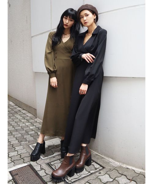 EMODA（エモダ）の「カシュクールオープンカラーシャツワンピース（ワンピース・レディース・ブラック/ブラウン/カーキ・FREE）」の5枚目の写真