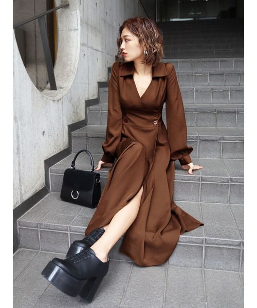 EMODA（エモダ）の「カシュクールオープンカラーシャツワンピース（ワンピース・レディース・ブラック/ブラウン/カーキ・FREE）」の6枚目の写真