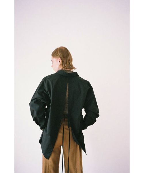 CLANE（クラネ）の「BACK SLIT SHIRT（シャツ/ブラウス・レディース・ホワイト/ブラック/モスグリーン・1/2）」の3枚目の写真