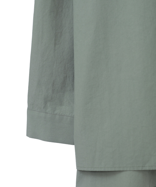 CLANE（クラネ）の「BACK SLIT SHIRT（シャツ/ブラウス・レディース・ホワイト/ブラック/モスグリーン・1/2）」の7枚目の写真