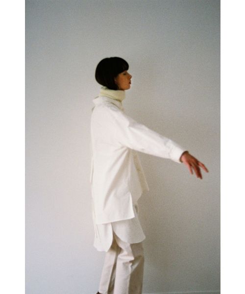 CLANE（クラネ）の「BACK SLIT SHIRT（シャツ/ブラウス・レディース・ホワイト/ブラック/モスグリーン・1/2）」の22枚目の写真