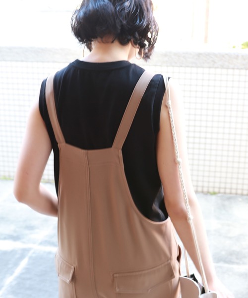 andme(アンドミー)の「とろみベイカーワイドサロペット(サロペット/オーバーオール・レディース・ダークベージュ/ブラック/グレー系その他/ネイビー・M)」の9枚目の写真