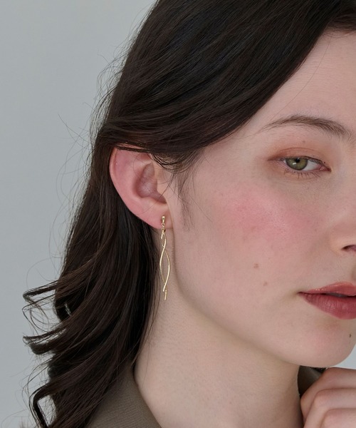 Phoebe(フィービィー)の「【金属アレルギー対応】【痛くないシリーズ】スウィングクリスタルループフィットイヤリング(イヤリング・レディース・シルバー/ゴールド/シャンパン・FREE)」の5枚目の写真
