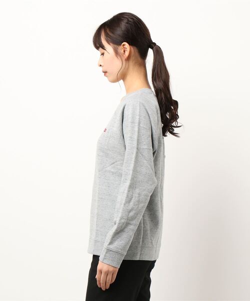 Levi's(リーバイス)の「【Levi's】リラックスドクルーネックトレーナー(スウェット・レディース・グレー・S/L/M)」の3枚目の写真