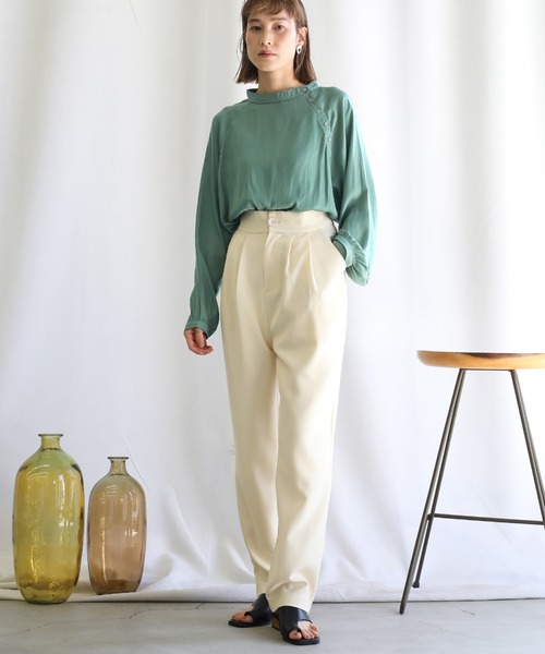 select MOCA(セレクトモカ)の「2021 SS ビンテージサテンアシンメトリーボタンシアーシャツ(シャツ/ブラウス・レディース・ブラック/ベージュ/グリーン・FREE)」の4枚目の写真