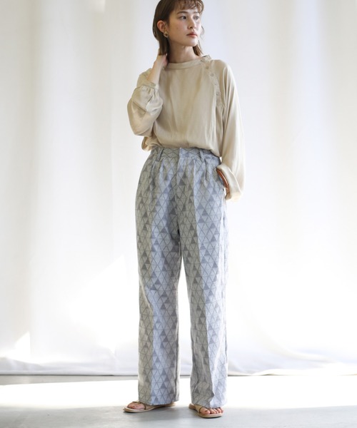 select MOCA(セレクトモカ)の「2021 SS ビンテージサテンアシンメトリーボタンシアーシャツ(シャツ/ブラウス・レディース・ブラック/ベージュ/グリーン・FREE)」の6枚目の写真