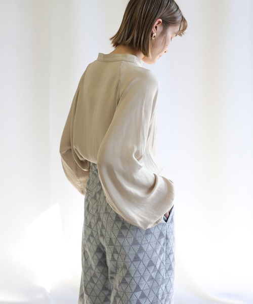 select MOCA(セレクトモカ)の「2021 SS ビンテージサテンアシンメトリーボタンシアーシャツ(シャツ/ブラウス・レディース・ブラック/ベージュ/グリーン・FREE)」の16枚目の写真