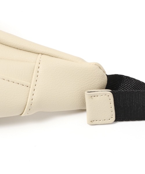 LAKOLE（ラコレ）の「フェイクレザーボディバッグ / 933855（ボディバッグ/ウエストポーチ・メンズ・ブラック/アイボリー・FREE）」の16枚目の写真