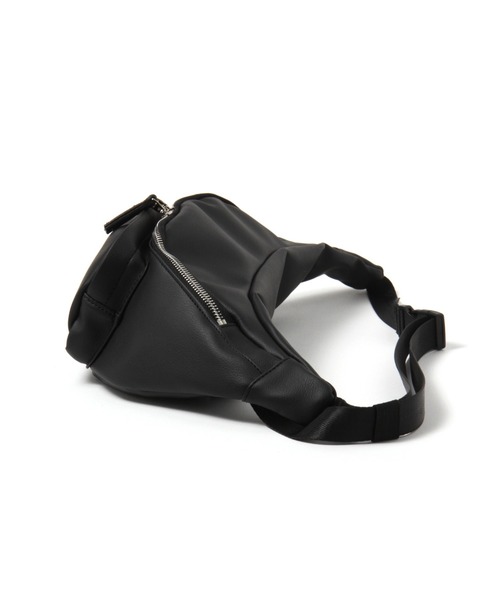 LAKOLE（ラコレ）の「フェイクレザーボディバッグ / 933855（ボディバッグ/ウエストポーチ・メンズ・ブラック/アイボリー・FREE）」の19枚目の写真