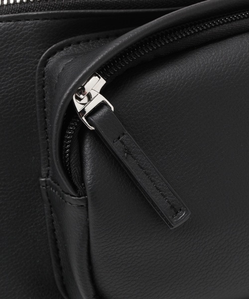 LAKOLE（ラコレ）の「フェイクレザーボディバッグ / 933855（ボディバッグ/ウエストポーチ・メンズ・ブラック/アイボリー・FREE）」の15枚目の写真