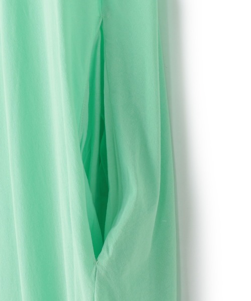 ALWEL（オルウエル）の「ALWEL / ショートスリーブワンピース（ワンピース・レディース・ブラック/ライトグリーン・SMALL/MEDIUM）」の4枚目の写真