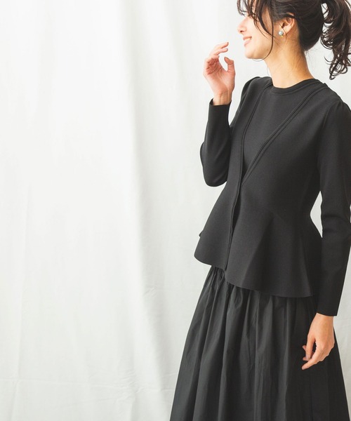 NARACAMICIE(ナラカミーチェ)の「ペプラムフレアカーディガン(カーディガン/ボレロ・レディース・ブラック/オフホワイト・MEDIUM)」の4枚目の写真