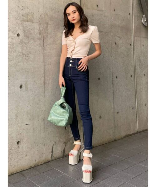 EMODA（エモダ）の「フロントボタンショートリブトップ（Tシャツ/カットソー・レディース・ブラック/パープル/マスタード/アイボリー・FREE）」の8枚目の写真