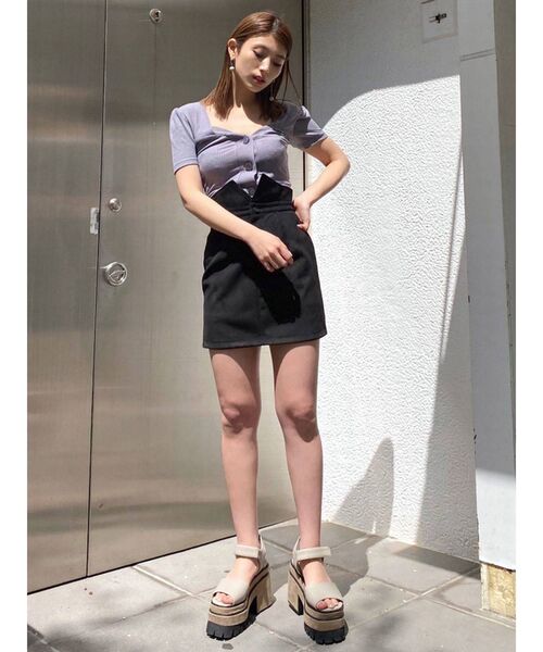 EMODA（エモダ）の「フロントボタンショートリブトップ（Tシャツ/カットソー・レディース・ブラック/パープル/マスタード/アイボリー・FREE）」の6枚目の写真