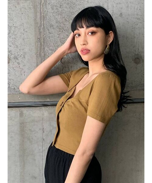 EMODA（エモダ）の「フロントボタンショートリブトップ（Tシャツ/カットソー・レディース・ブラック/パープル/マスタード/アイボリー・FREE）」の19枚目の写真