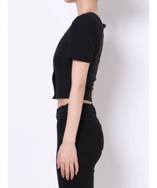 EMODA（エモダ）の「フロントボタンショートリブトップ（Tシャツ/カットソー・レディース・ブラック/パープル/マスタード/アイボリー・FREE）」の22枚目の写真