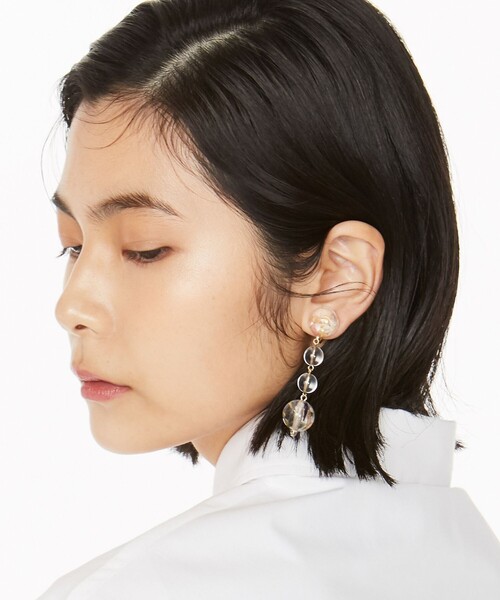 ANEVER（アンエバー）の「FLOWER BALL DROPPED イヤリング（イヤリング・レディース・ホワイト系・F）」の3枚目の写真