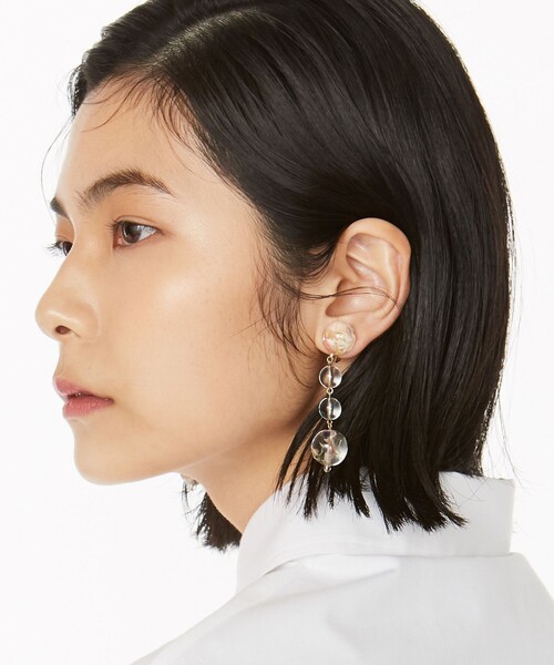 ANEVER（アンエバー）の「FLOWER BALL DROPPED イヤリング（イヤリング・レディース・ホワイト系・F）」の4枚目の写真