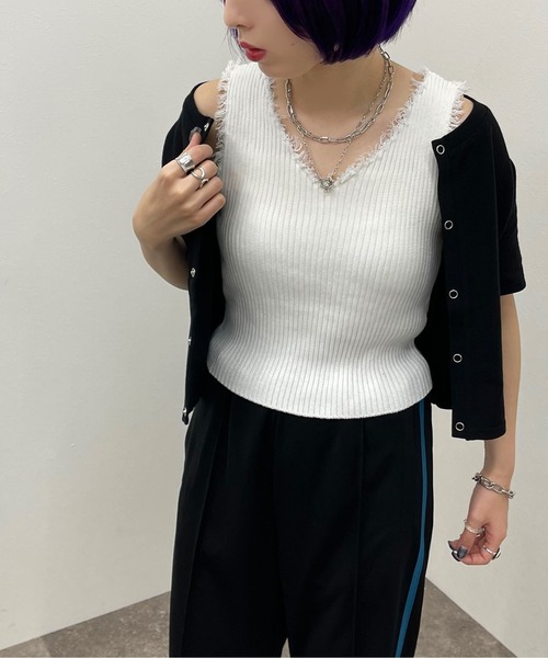 apres jour mignon(アプレジュールミニョン)の「カップ付きダメージニットタンク 【ZOZOTOWN限定アイテム】(タンクトップ・レディース・パープル/オフホワイト/イエロー/ブラック/グリーン・X-LARGE/フリー)」の2枚目の写真