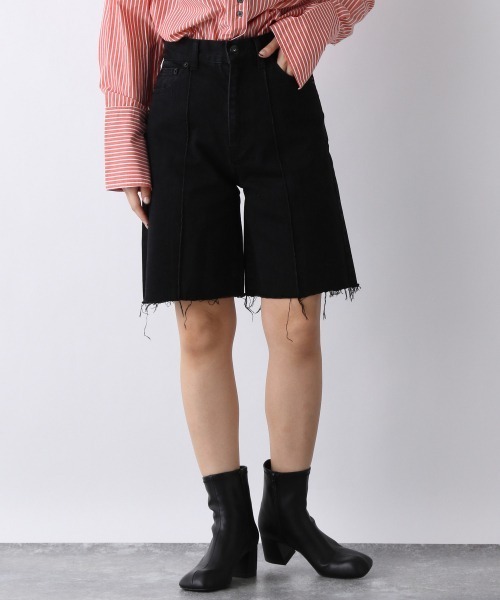 JEANASIS（ジーナシス）の「ピンタックデニムショートパンツ/959372（デニムパンツ・レディース・ホワイト/ブラック・FREE）」の2枚目の写真