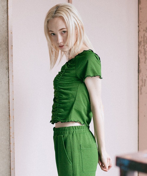 X-girl（エックスガール）の「JACQUARD JERSEY TOP（シャツ/ブラウス・レディース・ブラウン/グリーン・S/M）」の19枚目の写真