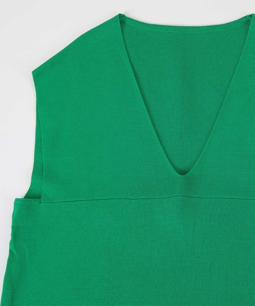 titivate（ティティベイト）の「深Vネックニットベスト（ベスト・レディース・ブラック/ライトベージュ/モカ/ネイビー/キャメル/ライトグリーン/ピンク/ブラウン/グリーン・M/S）」の16枚目の写真