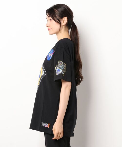 NASA(ナサ)の「【HUDSON OUTERWEAR/ハドソンアウターウェア】NASA SPACE-SUITE BIG PATCH TEE(Tシャツ/カットソー・レディース・グレー/ブラック・LARGE/MEDIUM)」の3枚目の写真