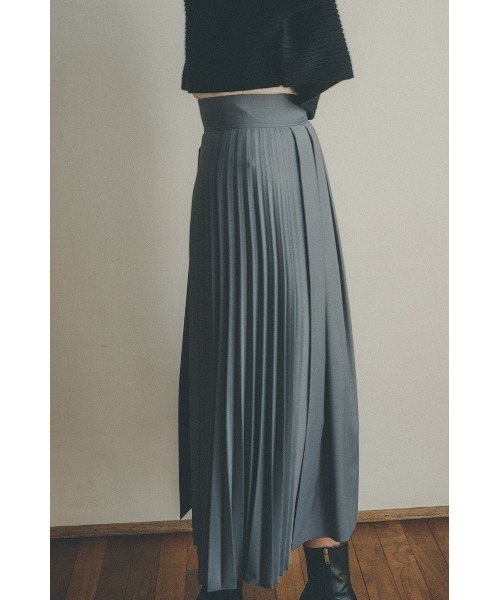 CLANE（クラネ）の「HALF PLEATS SKIRT（スカート・レディース・ベージュ/ブルー/ブラック・1/0/2）」の7枚目の写真