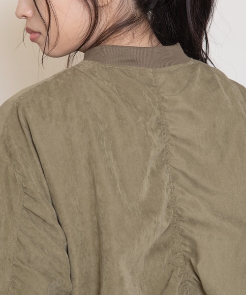 Mysa&Liina（ミーサリーナ）の「シャーリングゆるブルゾン（ブルゾン・レディース・ブラック/カーキ/アイボリー・M）」の5枚目の写真