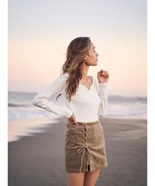 To the sea(トゥーザシー)の「コーデュロイレースアップキュロット(その他パンツ・レディース・アイボリー/ブラウン/ベージュ・SMALL/MEDIUM)」の3枚目の写真
