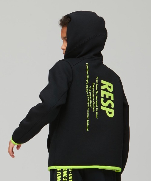 RE/SP（アールイーエスピー）の「RE/SP Half zip parka / アールイーエスピー ハーフジップパーカー（パーカー・キッズ・ブラック/チャコールグレー/ネイビー・1(130)/3(150)/2(140)/4(160)）」の2枚目の写真