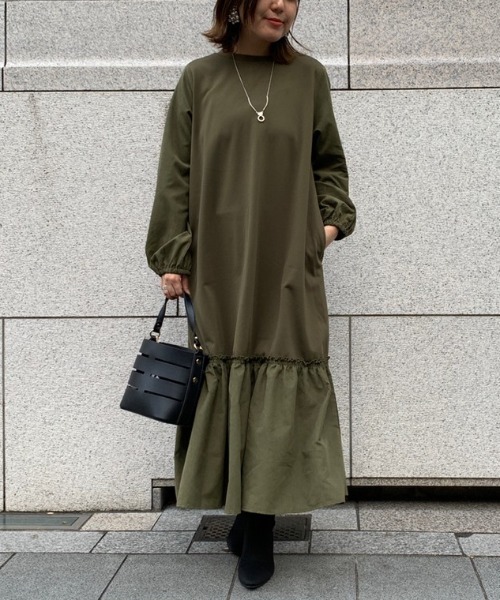 Chez toi(シェトワ)の「裏起毛×布帛切替ワンピース(ワンピース・レディース・ブラック/ベージュ/カーキ/ボルドー・FREE)」の3枚目の写真