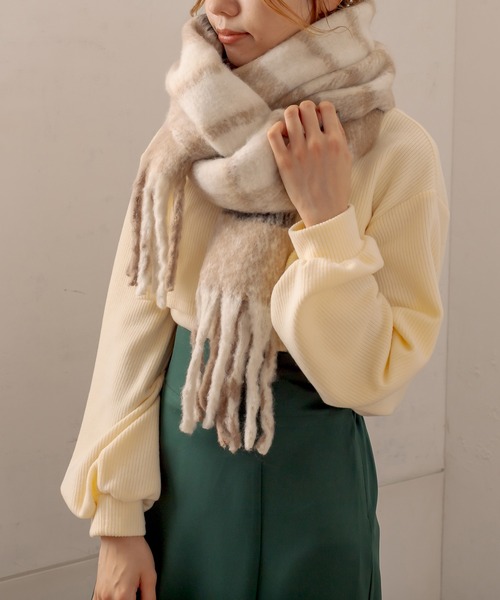 OLIVE des OLIVE(オリーブデオリーブ)の「【WEB限定】ブークレチェックマフラー(マフラー・レディース・ベージュ/オフホワイト・FREE)」の1枚目の写真