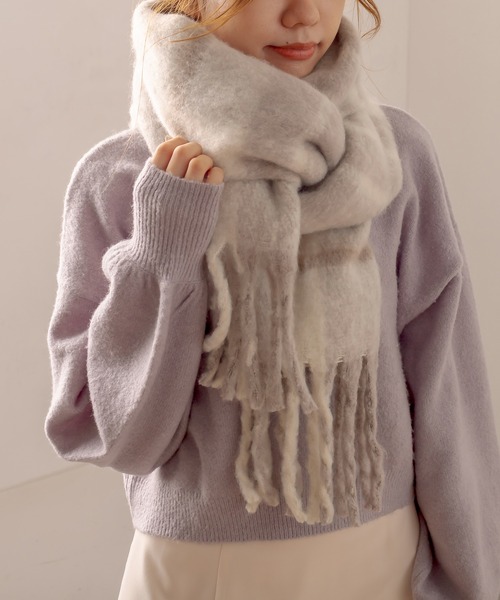 OLIVE des OLIVE(オリーブデオリーブ)の「【WEB限定】ブークレチェックマフラー(マフラー・レディース・ベージュ/オフホワイト・FREE)」の2枚目の写真