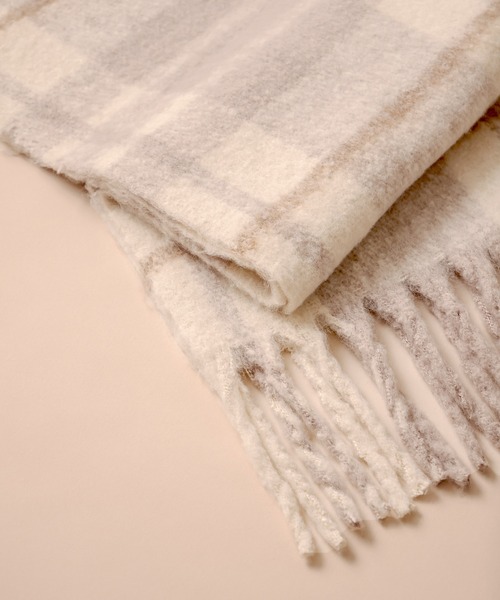 OLIVE des OLIVE(オリーブデオリーブ)の「【WEB限定】ブークレチェックマフラー(マフラー・レディース・ベージュ/オフホワイト・FREE)」の10枚目の写真