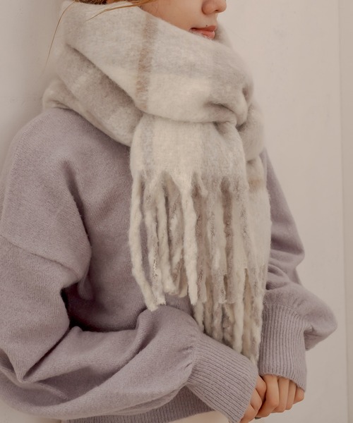 OLIVE des OLIVE(オリーブデオリーブ)の「【WEB限定】ブークレチェックマフラー(マフラー・レディース・ベージュ/オフホワイト・FREE)」の7枚目の写真