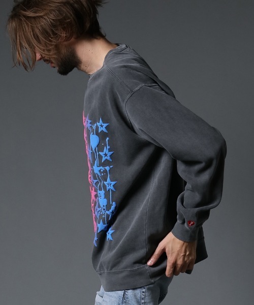 STUD MUFFIN（スタッドマフィン）の「msw1028-ピグメントダイコットン裏毛 スターグラムグラデーションフォームptスエットシャツ（スウェット・メンズ・ホワイト/チャコールグレー・2/4/3）」の4枚目の写真
