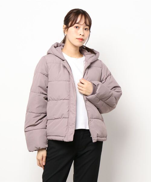 Allamanda(アラマンダ)の「BIGフードエコダウン(ダウンジャケット/コート・レディース・ブラック/サックスブルー/アイボリー/ライトベージュ/グレー系7・M)」の3枚目の写真
