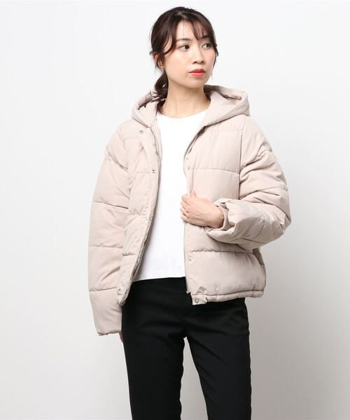 Allamanda(アラマンダ)の「BIGフードエコダウン(ダウンジャケット/コート・レディース・ブラック/サックスブルー/アイボリー/ライトベージュ/グレー系7・M)」の4枚目の写真