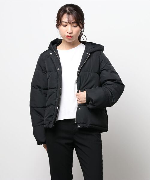 Allamanda(アラマンダ)の「BIGフードエコダウン(ダウンジャケット/コート・レディース・ブラック/サックスブルー/アイボリー/ライトベージュ/グレー系7・M)」の2枚目の写真