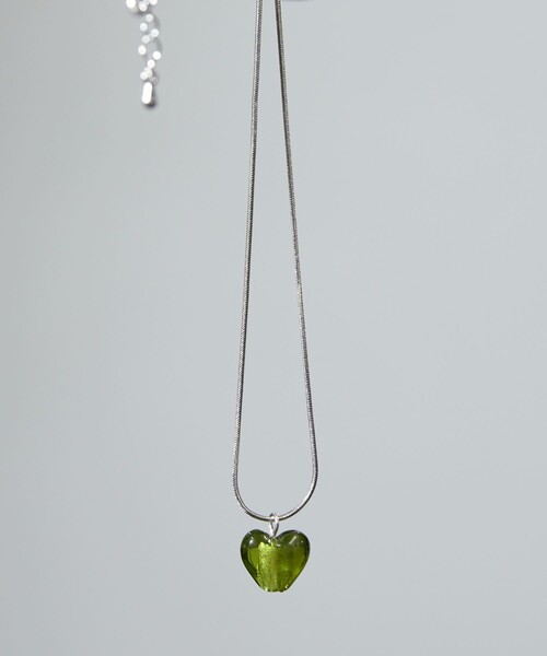 Firsthand(ファーストハンド)の「Firsthand/ファーストハンド CLEAR HEART CHAIN NECKLACE / クリアハートチェーンネックレス(ネックレス・レディース・クリア/グリーン/シルバー・ONE SIZE)」の9枚目の写真