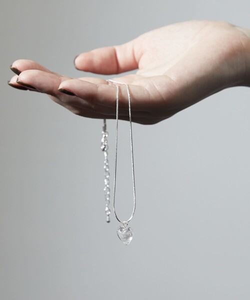 Firsthand(ファーストハンド)の「Firsthand/ファーストハンド CLEAR HEART CHAIN NECKLACE / クリアハートチェーンネックレス(ネックレス・レディース・クリア/グリーン/シルバー・ONE SIZE)」の7枚目の写真
