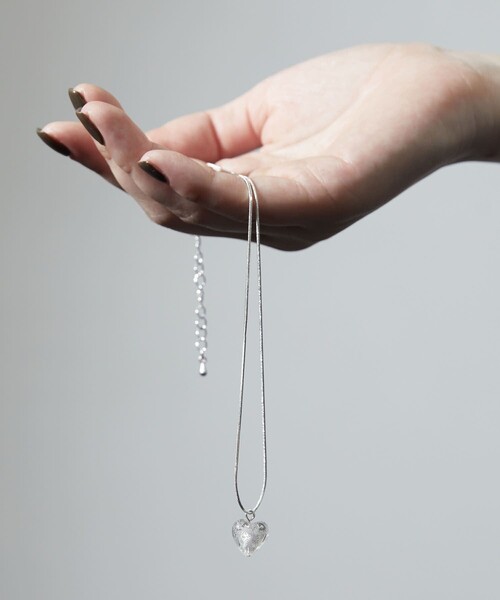 Firsthand(ファーストハンド)の「Firsthand/ファーストハンド CLEAR HEART CHAIN NECKLACE / クリアハートチェーンネックレス(ネックレス・レディース・クリア/グリーン/シルバー・ONE SIZE)」の5枚目の写真
