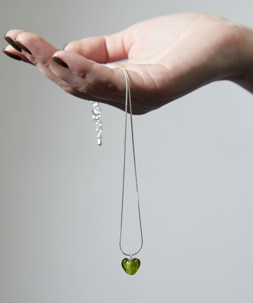 Firsthand(ファーストハンド)の「Firsthand/ファーストハンド CLEAR HEART CHAIN NECKLACE / クリアハートチェーンネックレス(ネックレス・レディース・クリア/グリーン/シルバー・ONE SIZE)」の8枚目の写真