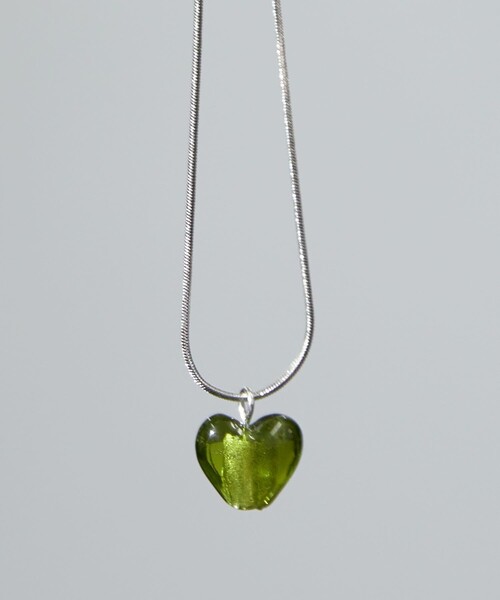 Firsthand(ファーストハンド)の「Firsthand/ファーストハンド CLEAR HEART CHAIN NECKLACE / クリアハートチェーンネックレス(ネックレス・レディース・クリア/グリーン/シルバー・ONE SIZE)」の6枚目の写真