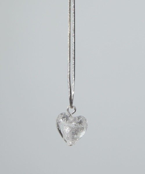 Firsthand(ファーストハンド)の「Firsthand/ファーストハンド CLEAR HEART CHAIN NECKLACE / クリアハートチェーンネックレス(ネックレス・レディース・クリア/グリーン/シルバー・ONE SIZE)」の4枚目の写真