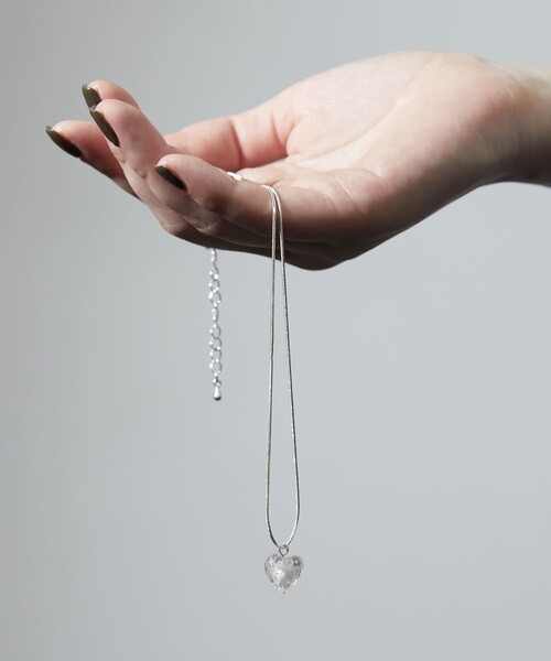 Firsthand(ファーストハンド)の「Firsthand/ファーストハンド CLEAR HEART CHAIN NECKLACE / クリアハートチェーンネックレス(ネックレス・レディース・クリア/グリーン/シルバー・ONE SIZE)」の10枚目の写真