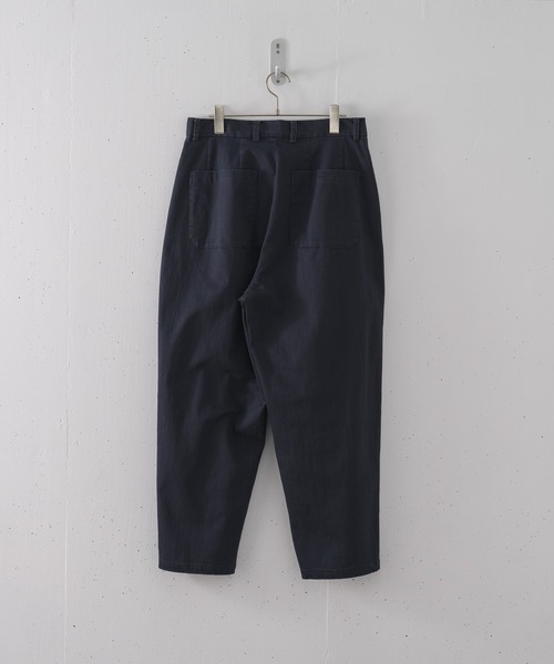 Alcindor Materials(アルシンダーマテリアルズ)の「bio processing tapered pants/バイオ加工テーパードパンツ(その他パンツ・メンズ・グレー/ナチュラル/ダークブルー・MEDIUM/LARGE)」の22枚目の写真