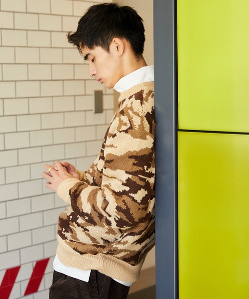 WHIMSIC（ウィムジック）の「【WHIMSIC】フローラカモフラージュニットプルオーバー（ニット/セーター・メンズ・ベージュ/オリーブ・FREE）」の2枚目の写真