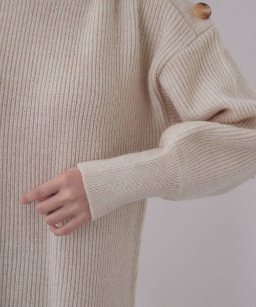 vis-`a-vis（ビサビ）の「【WEB限定】クラシカル肩釦ニットミニ丈ワンピース（ワンピース・レディース・レッド/キナリ/ブラック・M/S）」の18枚目の写真